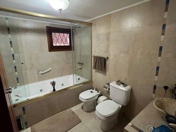 Chalet en amplio lote a la venta en Ituzaingo