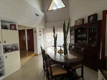 Chalet en amplio lote a la venta en Ituzaingo