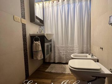 VENTA DE CHALET  CINCO AMBIENTES
