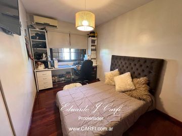 VENTA DE CHALET  CINCO AMBIENTES