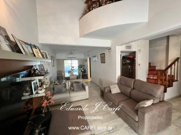 VENTA DE CHALET  CINCO AMBIENTES