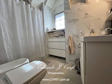 VENTA DE CHALET  CINCO AMBIENTES