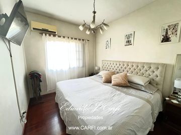 VENTA DE CHALET  CINCO AMBIENTES