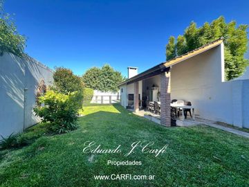 VENTA DE CHALET  CINCO AMBIENTES