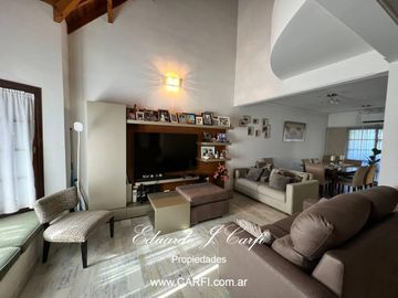 VENTA DE CHALET  CINCO AMBIENTES