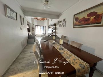VENTA DE CHALET  CINCO AMBIENTES
