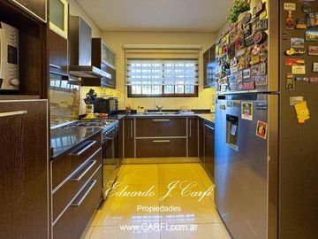 VENTA DE CHALET  CINCO AMBIENTES