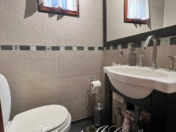 VENTA DE CHALET  CINCO AMBIENTES