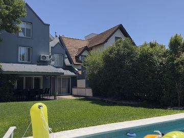 VENTA Hermosa Casa Barrio Cerrado Tres Horquetas-San Fernando-Impecable-Pileta-Playroom-APTO CREDITO