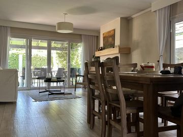 VENTA Hermosa Casa Barrio Cerrado Tres Horquetas-San Fernando-Impecable-Pileta-Playroom-APTO CREDITO