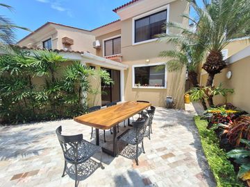 Venta casa 3 dormitorios. Km 2.5 vía Samborondón, Sector Uees  RRR