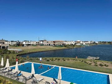 Las Piedras | Venta | Muy interesante PB en esquina de 3 dormitorios con jardín y parrilla