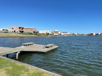 Las Piedras | Venta | Muy interesante PB en esquina de 3 dormitorios con jardín y parrilla