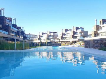 Las Piedras | Venta | Muy interesante PB en esquina de 3 dormitorios con jardín y parrilla