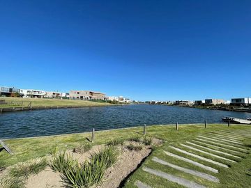 Las Piedras | Venta | Muy interesante PB en esquina de 3 dormitorios con jardín y parrilla