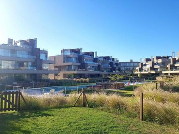 Las Piedras | Venta | Muy interesante PB en esquina de 3 dormitorios con jardín y parrilla