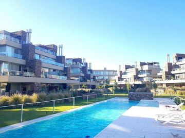 Las Piedras | Venta | Muy interesante PB en esquina de 3 dormitorios con jardín y parrilla