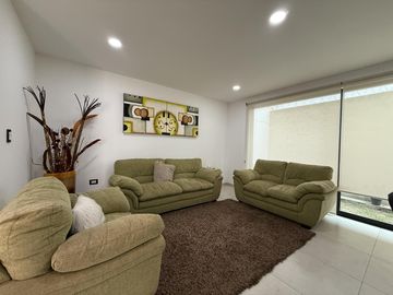 Casa Moderna En Venta y Renta Amueblada En Fraccionamiento Zona Cholula