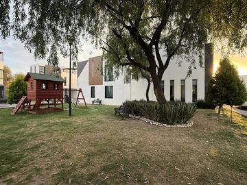 Casa Moderna En Venta y Renta Amueblada En Fraccionamiento Zona Cholula