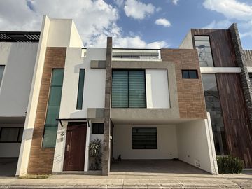Casa Moderna En Venta y Renta Amueblada En Fraccionamiento Zona Cholula