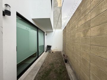Casa Moderna En Venta y Renta Amueblada En Fraccionamiento Zona Cholula