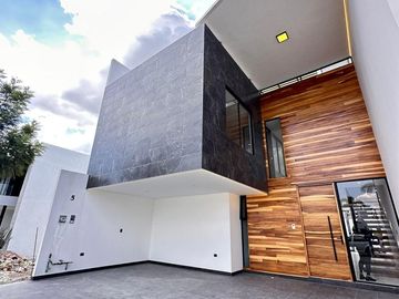 Casa en  venta con 4 habitaciones en Lomas de Angelopolis