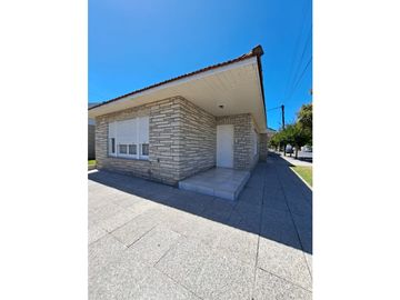 CHALET IMPECABLE EN PARQUE LUROD4 AMB. A/C DORREGO 97
