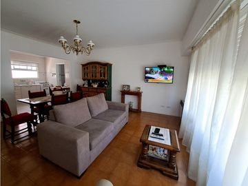 CHALET IMPECABLE EN PARQUE LUROD4 AMB. A/C DORREGO 97