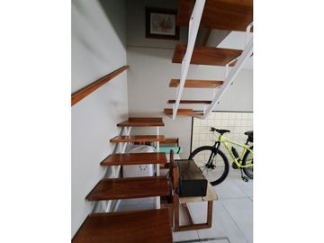 CHALET IMPECABLE EN PARQUE LUROD4 AMB. A/C DORREGO 97