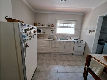 CHALET IMPECABLE EN PARQUE LUROD4 AMB. A/C DORREGO 97