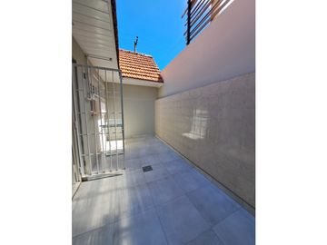 CHALET IMPECABLE EN PARQUE LUROD4 AMB. A/C DORREGO 97