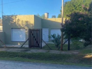 Casa en venta - 2 Dormitorios 2 Baños 2 Cocheras - 431Mts2 - Baradero