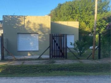 Casa en venta - 2 Dormitorios 2 Baños 2 Cocheras - 431Mts2 - Baradero