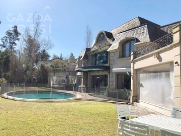 Imponente Propiedad en Saint Thomas  Sur, en doble lote.