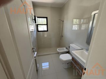 Duplex de dos dormitorios en barrio perticone