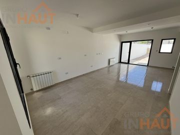 Duplex de dos dormitorios en barrio perticone