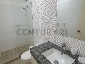 VENDO HERMOSA CASA DE PLAYA CON PISCINA Y AMOBLADA