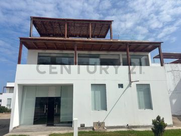 VENDO HERMOSA CASA DE PLAYA CON PISCINA Y AMOBLADA