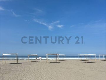 VENDO HERMOSA CASA DE PLAYA CON PISCINA Y AMOBLADA