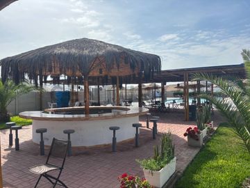 VENDO HERMOSA CASA DE PLAYA CON PISCINA Y AMOBLADA