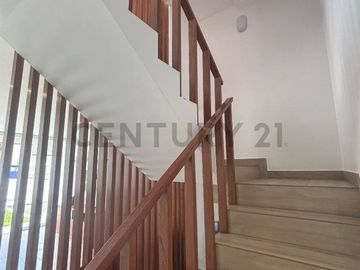 VENDO HERMOSA CASA DE PLAYA CON PISCINA Y AMOBLADA