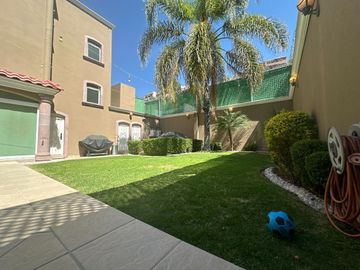 CASA EN VENTA LOMA DORADA  QUERÉTARO CERCA DE LOS ARCOS