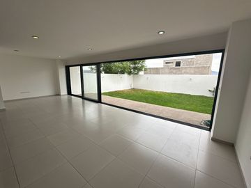 CASA EN VENTA EN CUMBRES DEL LAGO QUERÉTARO