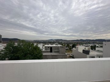 CASA EN VENTA EN CUMBRES DEL LAGO QUERÉTARO