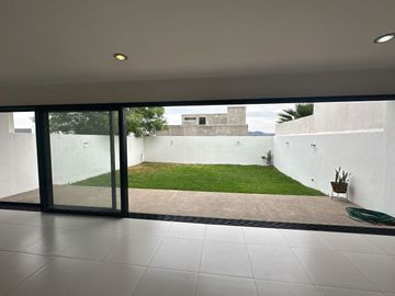 CASA EN VENTA EN CUMBRES DEL LAGO QUERÉTARO