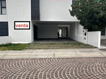 CASA EN VENTA EN CUMBRES DEL LAGO QUERÉTARO