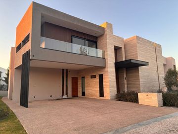 Casa Venta en el Campanario en Venta,  Querétaro