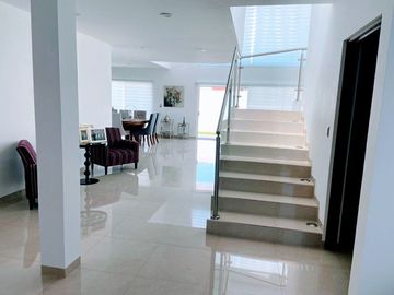 VENTA DE CASA EN RESIDENCIAL LA VISTA, QUERÉTARO.
