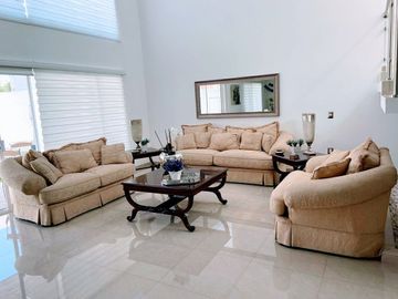 VENTA DE CASA EN RESIDENCIAL LA VISTA, QUERÉTARO.