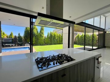 CASA EN VENTA EL CAMPANARIO, QUERÉTARO.